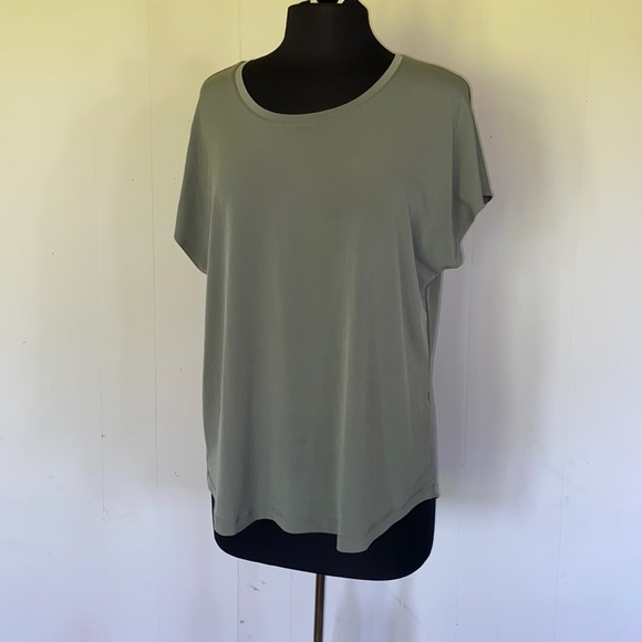 Chico’s Size 2 Army Green Loose Fit Tee - Picture 1 of 5